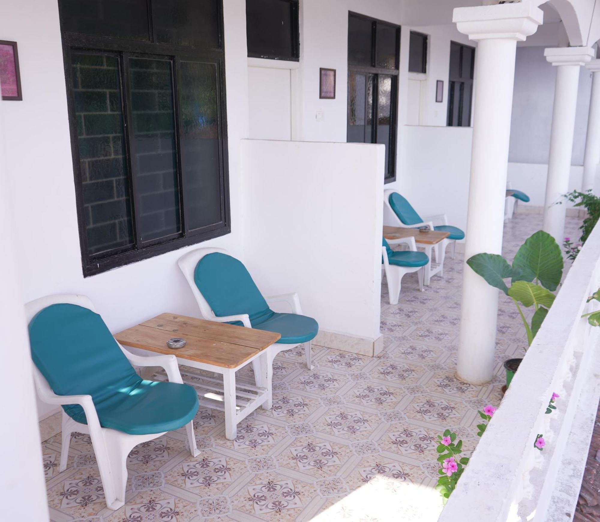 This Is It Beachfront - Rooms, Cafe & Events Arambol Buitenkant foto