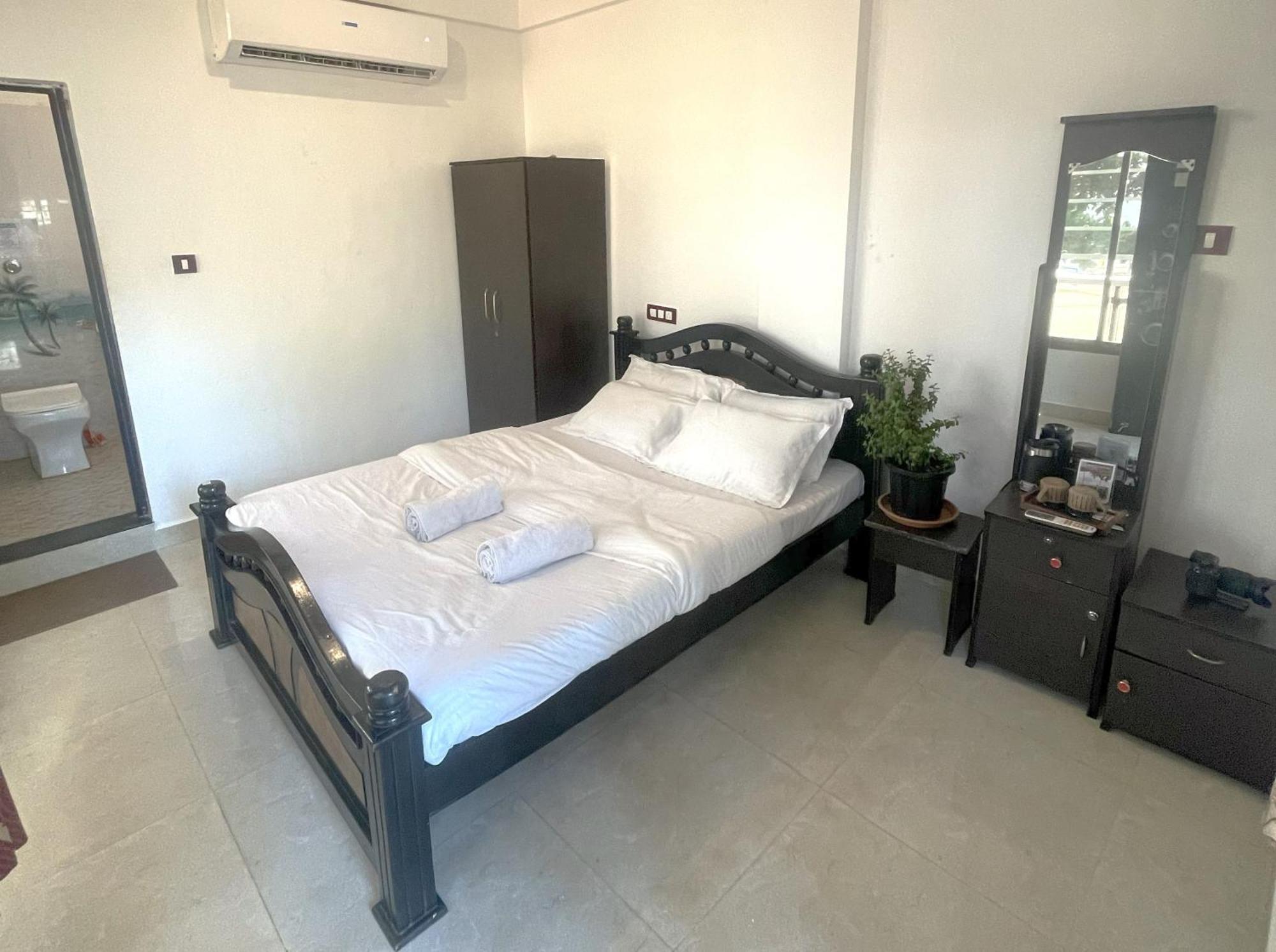 This Is It Beachfront - Rooms, Cafe & Events Arambol Buitenkant foto