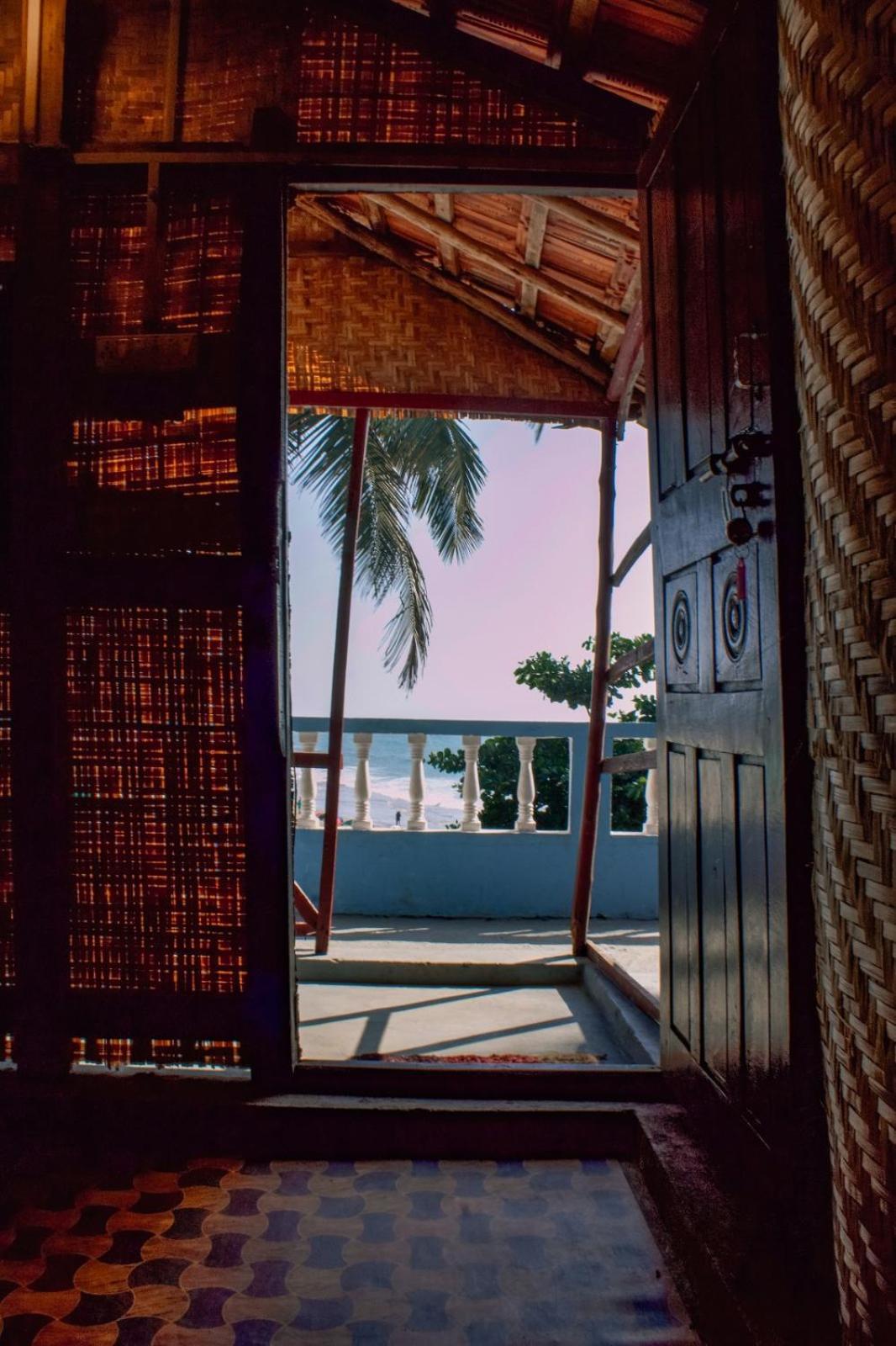 This Is It Beachfront - Rooms, Cafe & Events Arambol Buitenkant foto