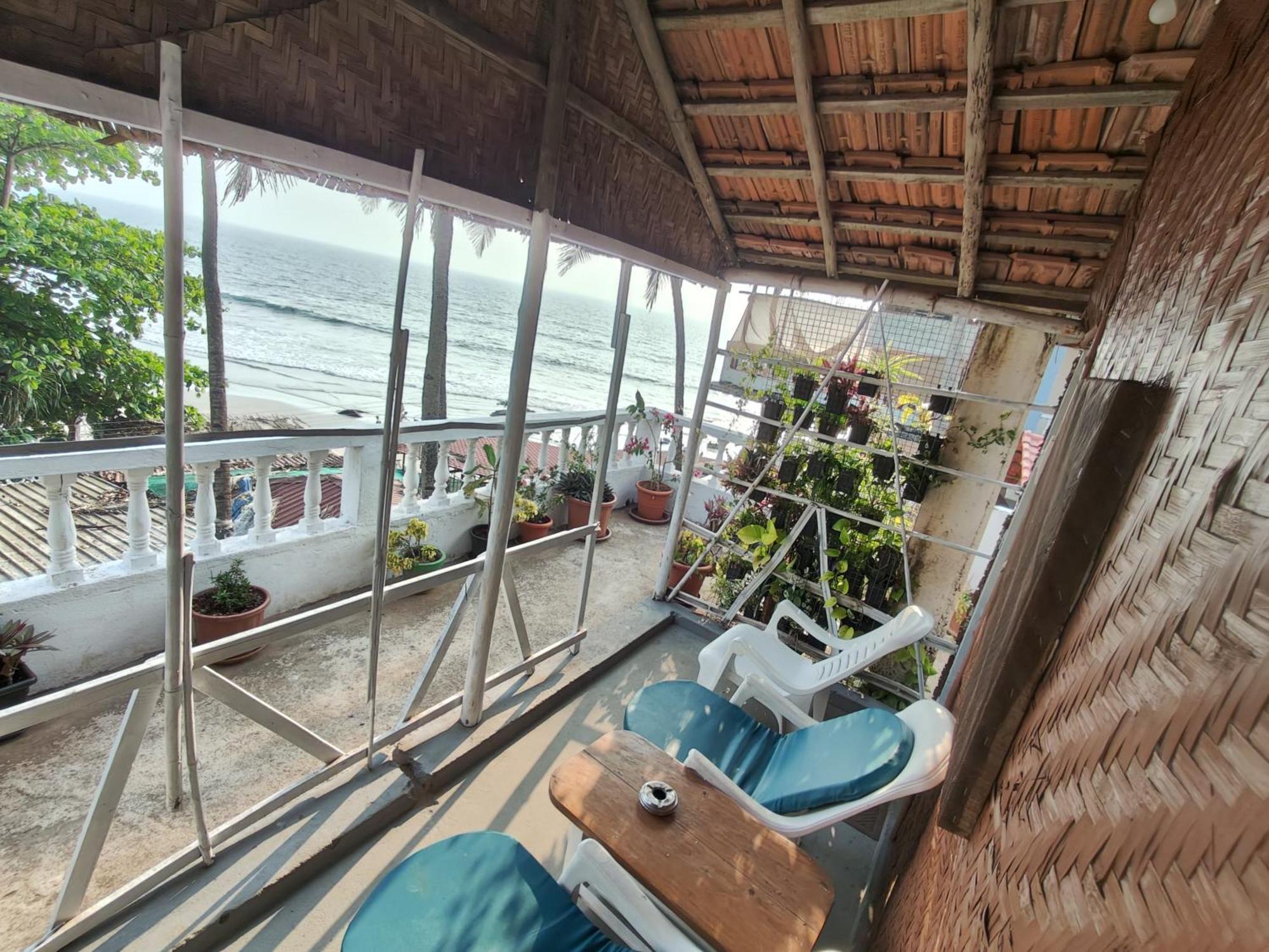 This Is It Beachfront - Rooms, Cafe & Events Arambol Buitenkant foto